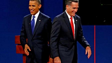 El presidente Barack Obama y el candidato republicano Mitt Romney durante el primer debate electoral en la Universidad de Denver