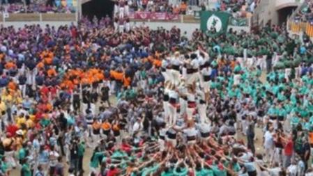 Imagen de una de las actuaciones conjuntas de la primera jornada de la XXIV edición del Concurs Casteller de Tarragona.