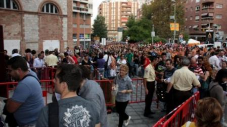 Colas para entrar en la Arena Plaça de Tarragona este fin de semana.
