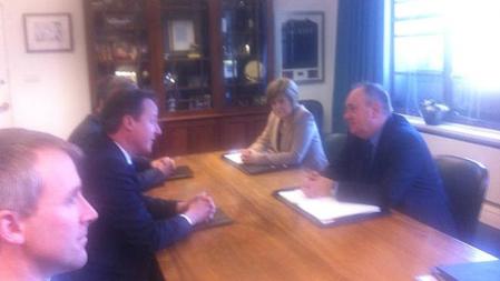 David Cameron y Alex Salmond, reunidos en Estrasburgo para abordar el referéndum de independencia de Escocia