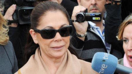 La cantante Isabel Pantoja, a su salida del juzgado el lunes día 5 de noviembre de 2012