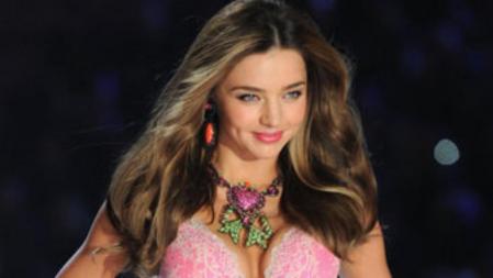 Miranda Kerr durante el desfile de Victoria's Secret 2012