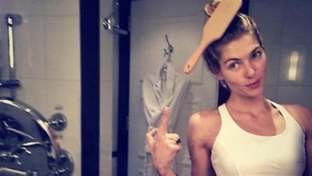 La modelo Jessica Hart se prepara para un entrenamiento