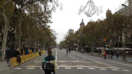 El Passeig de Gràcia de Barcelona cortado al tráfico este mediodía