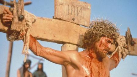 Primer plano de William Dafoe en su papel de Jesucristo durante la crucifixión en 'La última tentación de Cristo'.Dirigida por Scorsese en 1988 el presupuesto fue modesto, el director era consciente de que no arrasaría en taquillas, pero su paso no dejó indiferente a la crítica, la controversia que generó el filme le hace un hueco en la historia del cine contemporáneo.