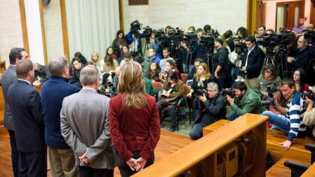 El alcalde de Sabadell, Manuel Bustos, durante la rueda de prensa para dar explicaciones sobre el registro que se ha producido en el Ayuntamiento