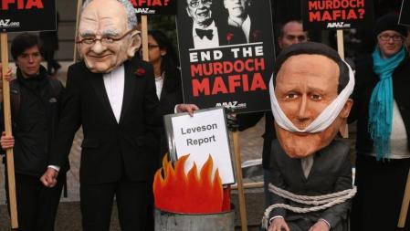 Protesta en Londres contra el magnate de los medios de comunicación Rupert Murdoch en Londres