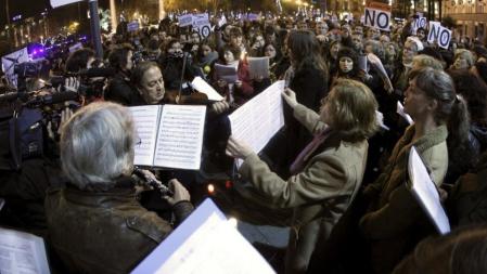 Cientos de personas participaron ayer en Madrid en la manifestación silenciosa contra los 