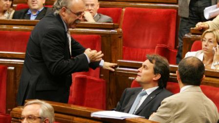 Carod-Rovira conversa con Mas en 2006, cuando el primero apoyó por segunda vez la configuración de un gobierno tripartito PSC-ERC-ICV