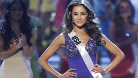Olivia Culpo en el momento en que es nombrada una de las 16 finalistas