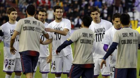 Homenaje a Tito Vilanova: Reverso de la camiseta del Barça, anverso de la que lució el Valladolid.