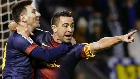 Xaxi y Messi celebran el primer gol ante el Valladolid