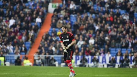 Casillas en el momento de saltar al campo por la expulsión de Adan