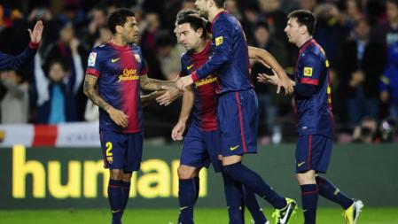 Los jugadores del Barcelona celebrando el gol de Xavi, el primero del equipo
