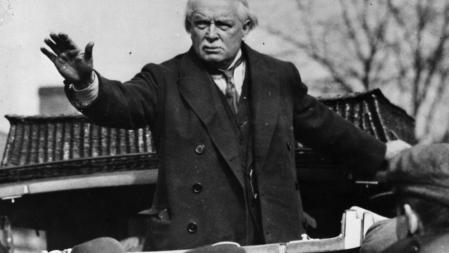 David Lloyd George, elocuente orador, durante un mitin en Escocia