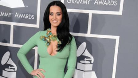 Katy Perry en la alfombra roja de los premios Grammy en Los Ángeles