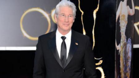 Richard Gere llega a la alfombra roja de los Oscar 2013