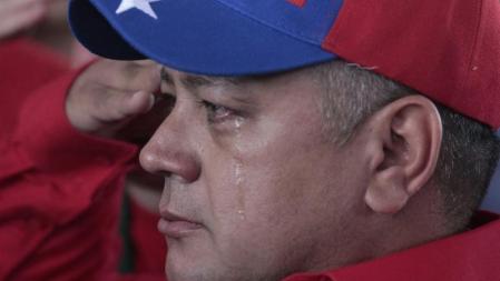 Diosdado Cabello, presidente venezolano de la Asamblea Nacional, muestra su tristeza tras la muerte de Hugo Chávez