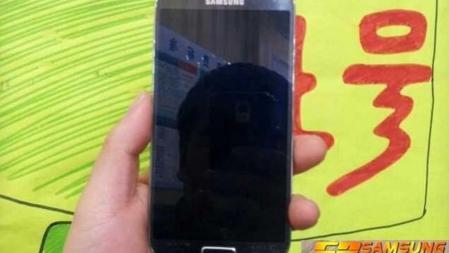 Una de las imágenes del Galaxy S4 filtradas en un foro de China sobre el Samsung S4