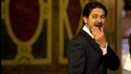 El presidente del grupo parlamentario de CiU, Oriol Pujol, en los pasillos del Parlament.