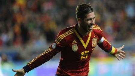 Ramos celebra su gol ante los nórdicos en el partido de ida de la clasificación al Mundial 2014