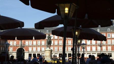 La Plaza Mayor es una de las plazas más típicas y concurridas de Madrid