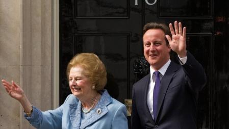Thatcher junto al actual primer ministro David Cameron en el 10 de Downing Street.
