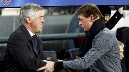 Ancelotti y Tito Vilanova se saludan al inicio del partido