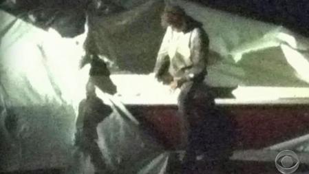 Dzhokhar Tsarnaev, en la barca en la que fue detenido.