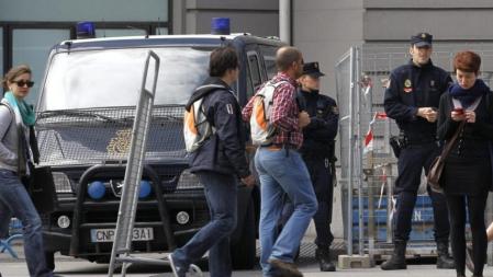 Efectivos de la Policía Nacional en los alrededores del Congreso de los Diputados en las horas previas a la protesta que llama a 