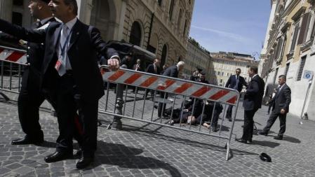 Imagen de uno de los carabinieri heridos en el tiroteo.