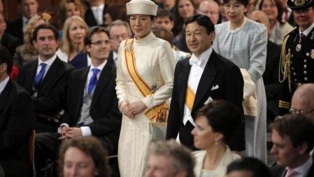 Los príncipes herederos de Japón, Naruhito y Masako (i), han asistido a la coronación de Guillermo-Alejandro como Rey de los Países Bajos