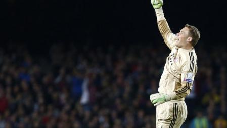 Neuer celebra el tanto de Robben en el Camp Nou
