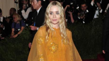 Ashley Olsen en la alfombra roja del Instituto del Traje en el Museo Metropolitan de Nueva