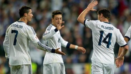 Alonso, Ozil y Cristiano durante la final