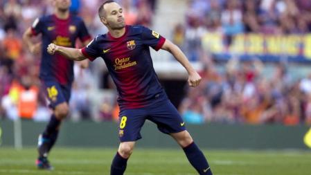 Andrés Iniesta celebra el gol cuarto gol del Barça ante el Málaga
