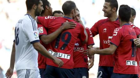 El centrocampista de Osasuna Roberto Torres celebra el primer gol de Osasuna ante el Real Madrid