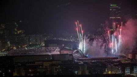 Espectáculo de luces y sonido tras el encuentro que sirvió como despedida del estadio San Mamés