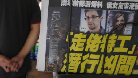Edward Snowden en la portada de un diario de Hong Kong