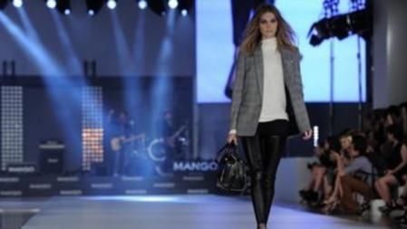 Mango presentó sus propuestas para este otoño-invierno en la 080 Barcelona Fashion