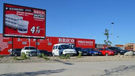 Brico Depôt, el último centro inaugurado, delante del Hospital Arnau de Vilanova