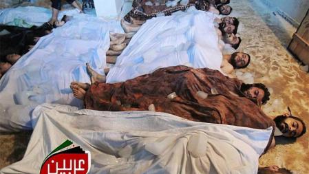 Fotografía facilitada por el Comité Local de Arbeen que muestra los cuerpos sin vida de varios sirios tras un supuesto ataque con gases tóxicos perpetrado por las fuerzas de seguridad sirias en Arbeen a las afueras de Damasco (Siria)