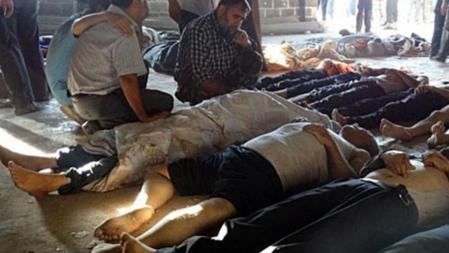 Varios cuerpos de personas supuestamente fallecidas tras respirar gas tóxico utilizado por el ejército sirio en Damsco