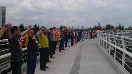 Cadena humana en La Puebla (México)