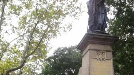 Ofrenda floral de CiU en la estatua de Rafael Casanova