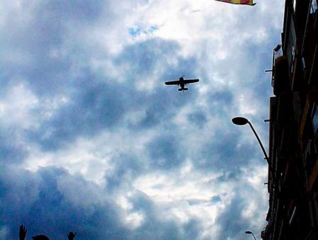 Avionetas y helicópteros sobrevolaron la Via Catalana