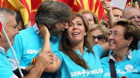 La presidenta del PPC, Alicia Sánchez-Camacho, la multitudinaria concentración en la Plaza de Catalunya de Barcelona, promovida por la plataforma 