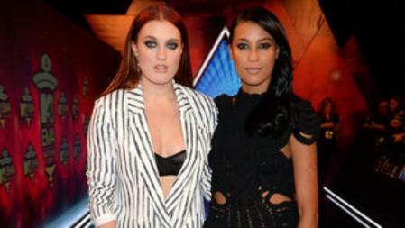 Caroline Hjelt y Aino Jawo de Icona Pop en los MTV EMA's 2013 en el Ziggo Dome en Amsterdam