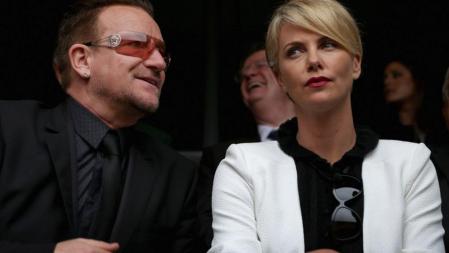 La actriz Charlize Theron y el músico Bono se han desplazado hasta Johannesburgo para asistir al funeral de su amigo Nelson Mandela