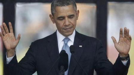 El presidente estadounidense, Barack Obama, pronuncia un discurso durante el servicio religioso oficial en memoria del expresidente Nelson Mandela en el estadio FNB de Soweto en Johannesburgo (Sudáfrica)